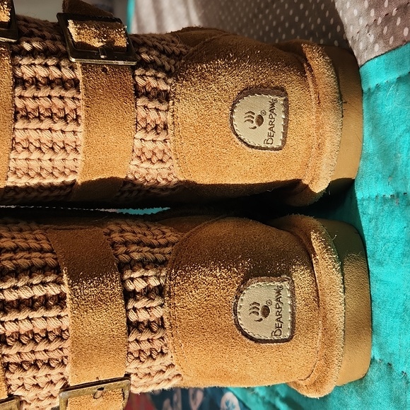Beautiful Bearpaw boots - Picture 6 of 16